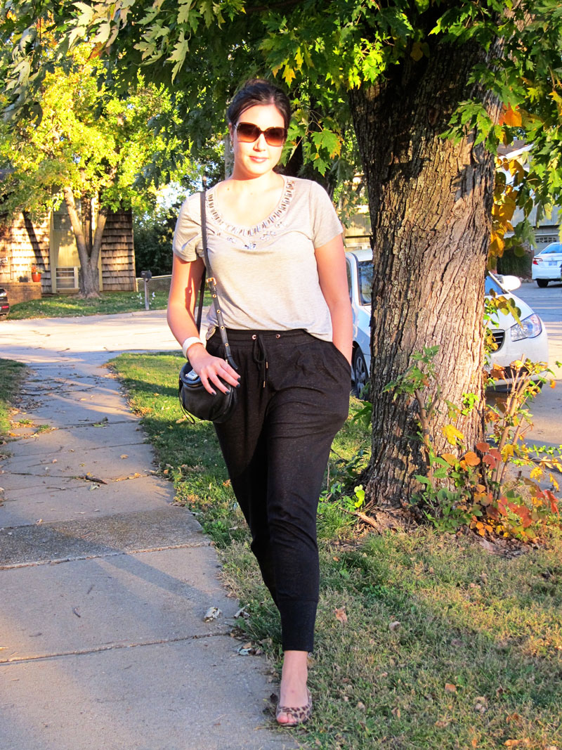 How To Wear Black Jogger Pants in Fall - Lady in VioletLady in Violet